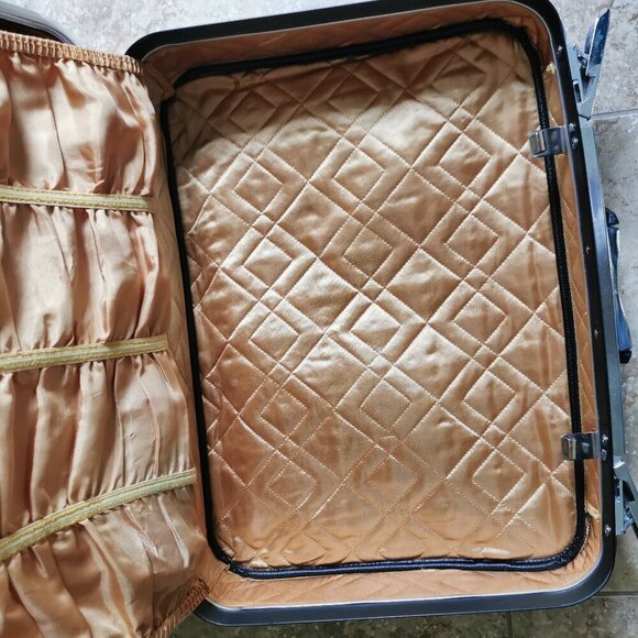 Vintage Suitcase White Leatherette Riviera Luggage Case Photo Prop - Picture 8 of 13